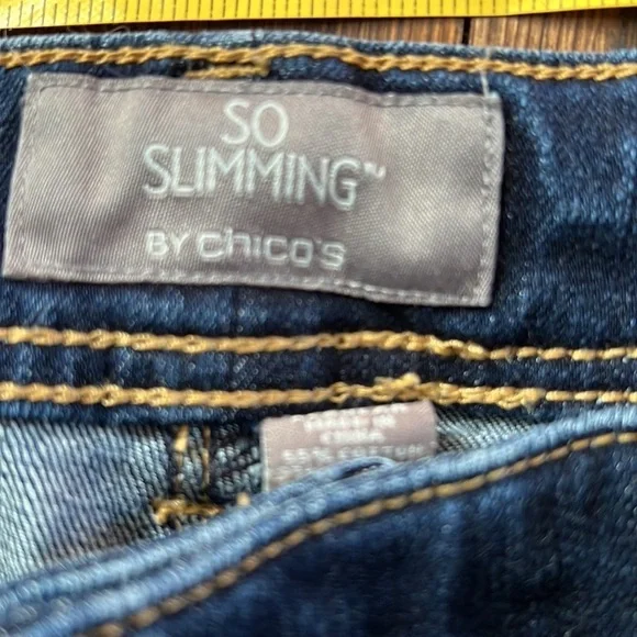 CHICOS STRAIGHT LEG SO SLIMMING JEANS size 0/6 - Picture 5 of 10